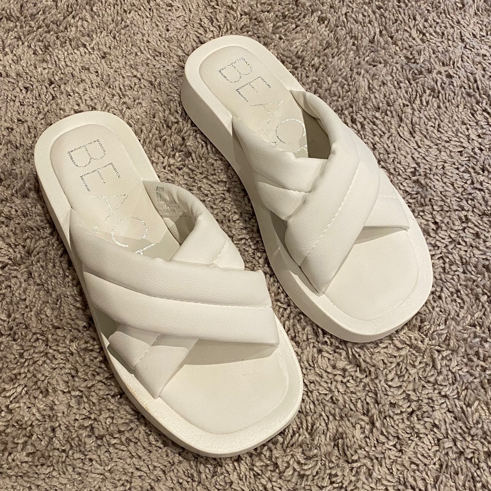 Beach by Matisse White Sandals Slides Size 8